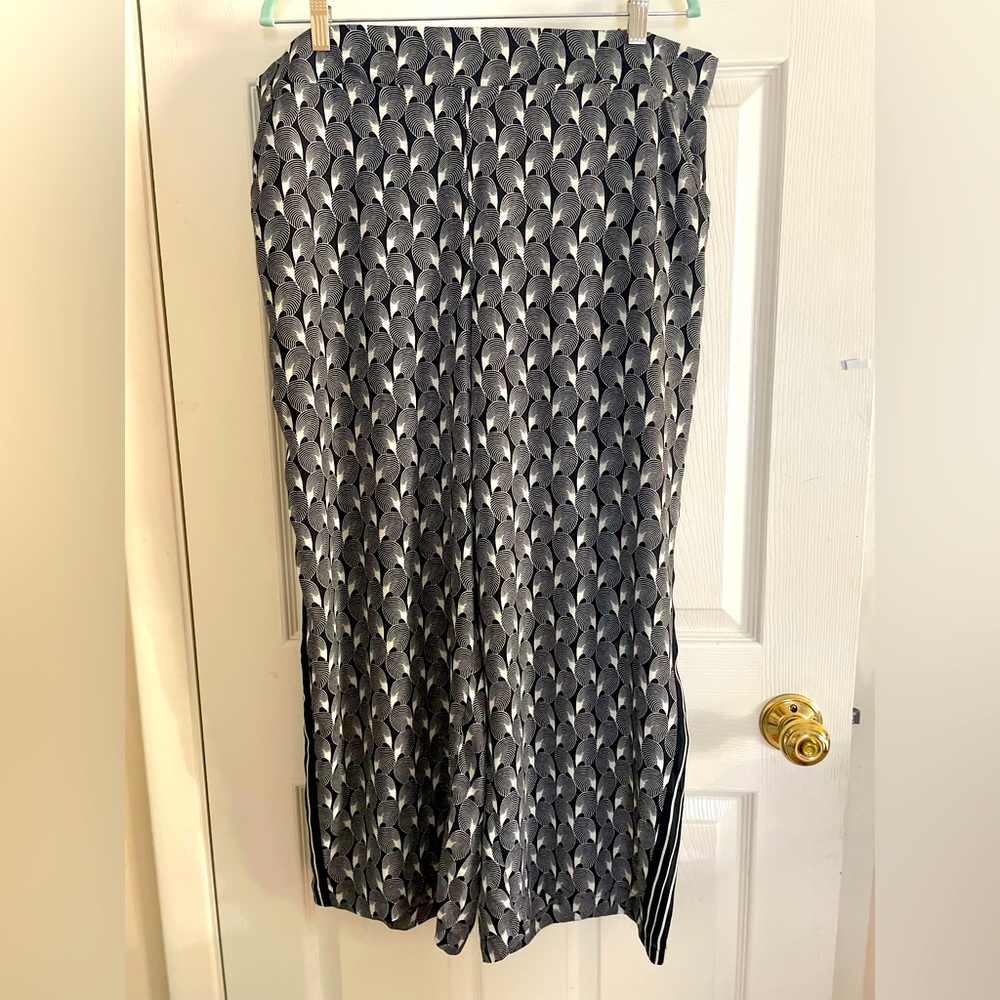 Max Studio Wide Leg Black and Off‎ White Pants